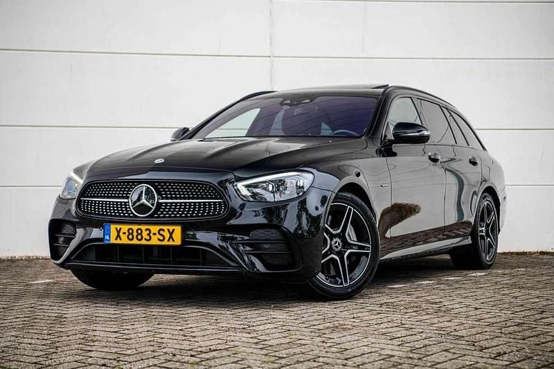 Zwart Gebruikt 2020 Mercedes E300 AMG line Stationwagen | € 33.950 (Duur) - Afbeelding 1/4