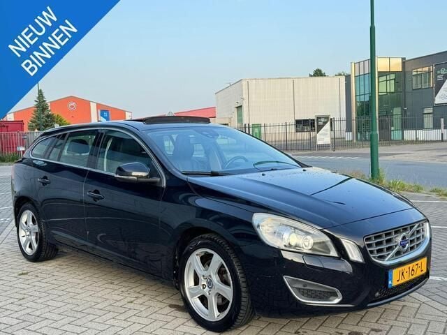 Zwart Gebruikt 2011 Volvo V60 R-Design Stationwagen | € 6.577 (Eerlijke prijs) - Afbeelding 1/4
