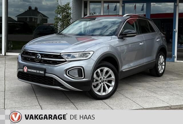 Grijs Gebruikt 2023 VW T-Roc Life SUV | € 32.950 (Eerlijke prijs) - Afbeelding 1/4