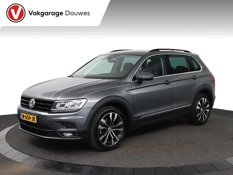 Grijs Gebruikt 2019 VW Tiguan Comfortline SUV | € 19.950 (Goede deal) - Afbeelding 1/4