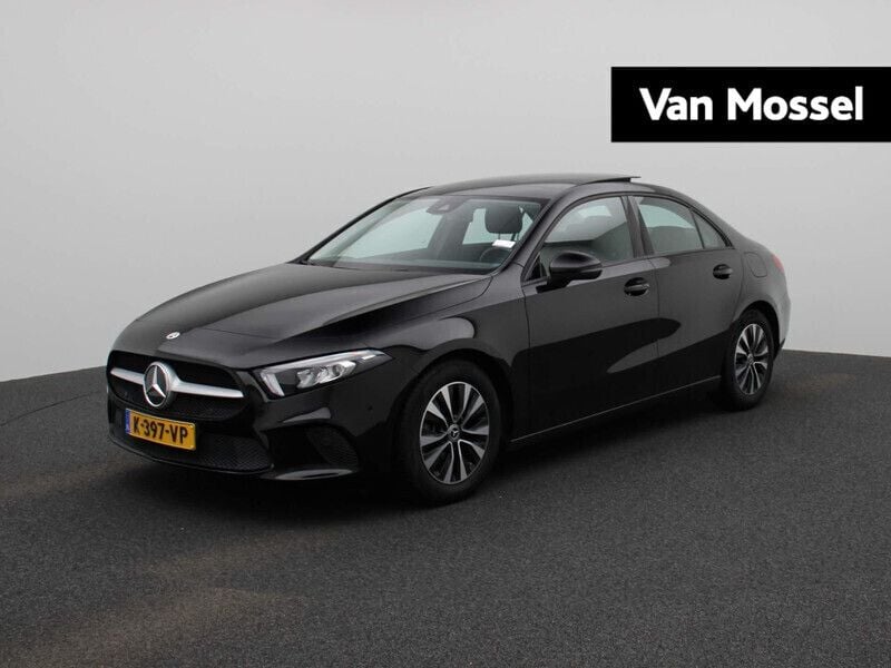 Zwart Gebruikt 2021 Mercedes A180 Business Sedan | € 25.844 (Super prijs) - Afbeelding 1/4