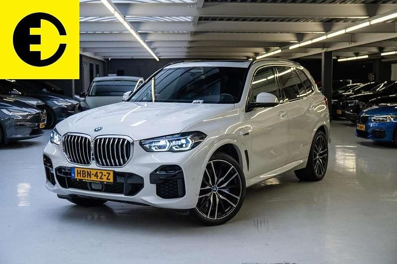Wit Occasion 2021 BMW X5 Executive SUV | € 58.950 - Afbeelding 1/4