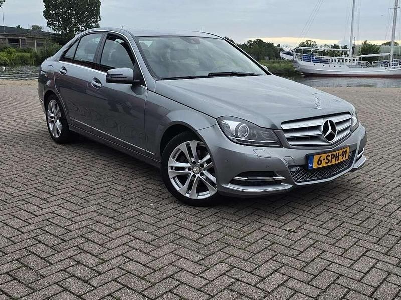 Grijs Gebruikt 2013 Mercedes C180 Avantgarde Sedan | € 15.500 (Duur) - Afbeelding 1/4