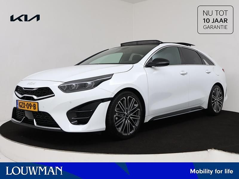 Occasion Kia ProCeed GT 142 PK (104 kW) 2024 Deluxe white (licht wit metallic) Hatchback