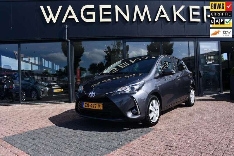 Grijs Gebruikt 2017 Toyota Yaris Hybrid Design Hatchback | € 12.450 (Eerlijke prijs) - Afbeelding 1/4