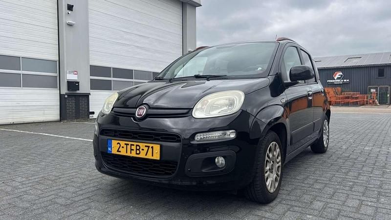 Zwart Gebruikt 2014 Fiat Panda Lounge Hatchback | € 5.495 (Eerlijke prijs) - Afbeelding 1/4
