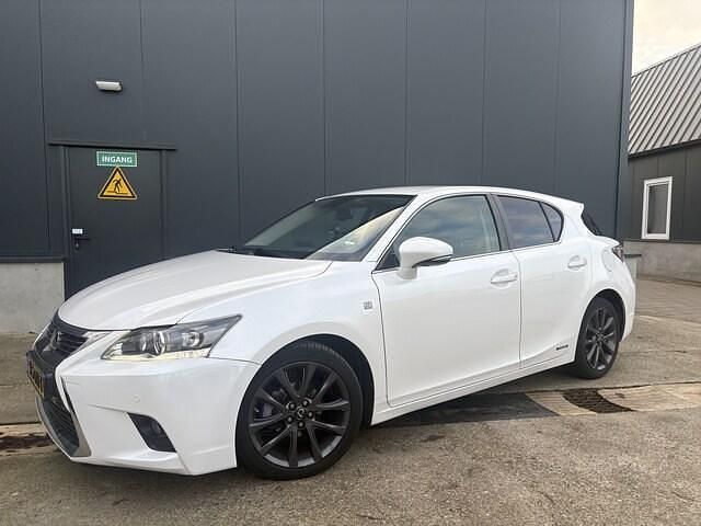 Occasion Lexus CT200h 101 PK (74 kW) 2015 Wit (metallic) Hatchback