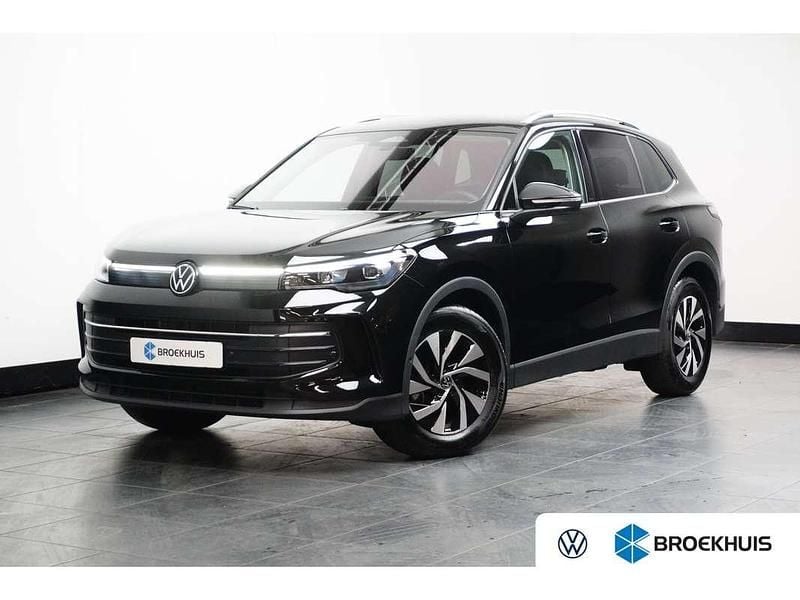 Zwart Nieuw 2025 VW Tiguan Life SUV | € 44.900 (Super prijs) - Afbeelding 1/4
