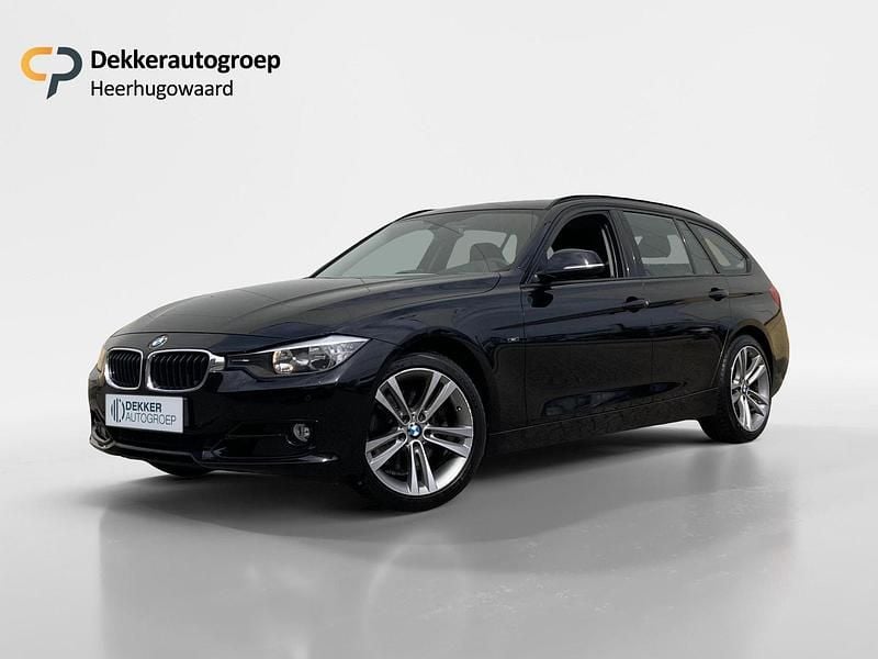 Zwart Occasion 2012 BMW 328 Sport Line Stationwagen | € 16.945 (Eerlijke prijs) - Afbeelding 1/4