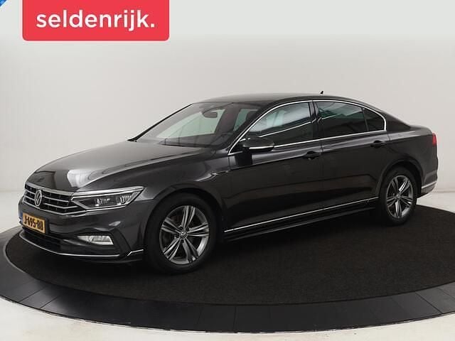 Grijs Gebruikt 2020 VW Passat Business Sedan | € 19.200 (Eerlijke prijs) - Afbeelding 1/4