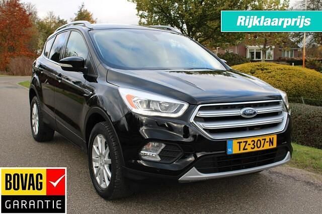 Zwart Gebruikt 2017 Ford Kuga Titanium SUV | € 15.650 (Eerlijke prijs) - Afbeelding 1/4