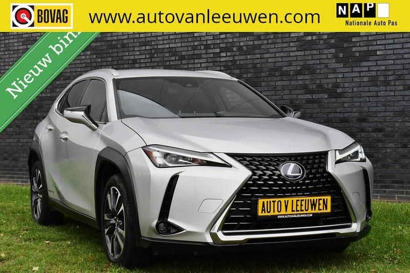 Grijs Gebruikt 2020 Lexus UX 250h SUV | € 26.920 (Eerlijke prijs) - Afbeelding 1/4