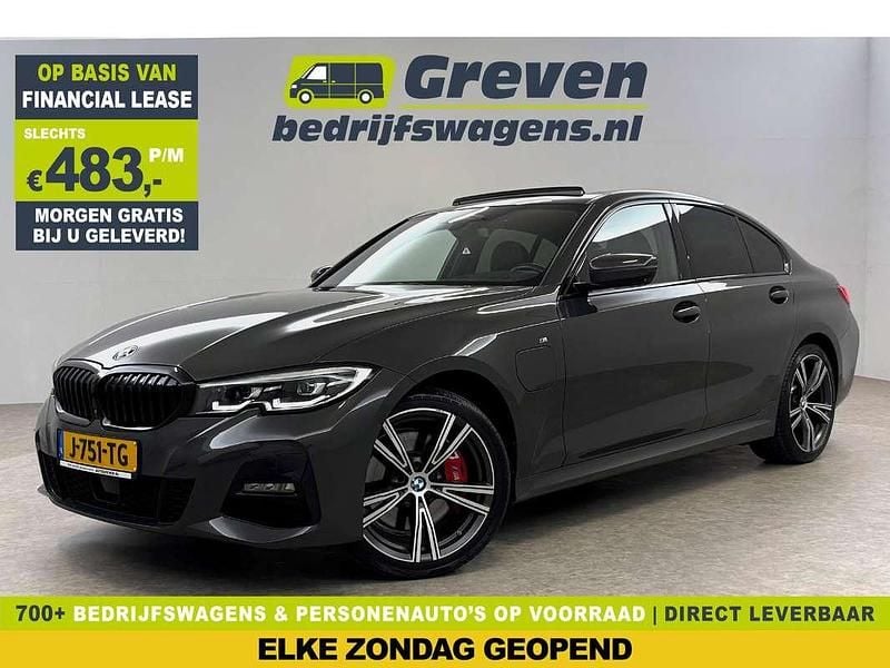Grijs Gebruikt 2020 BMW 330e M Sport Sedan | € 29.700 (Iets duurder) - Afbeelding 1/4