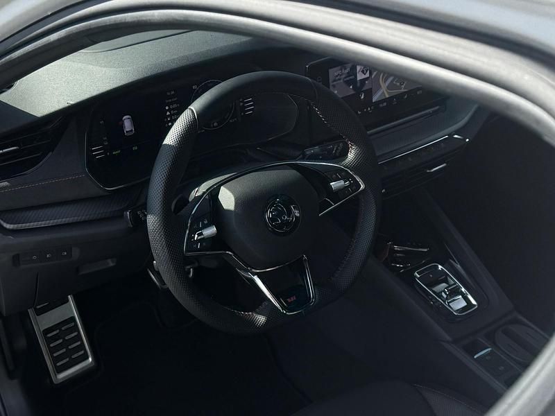 Occasion Skoda Octavia Business Line 245 PK (180 kW) 2024 Wit Stationwagen