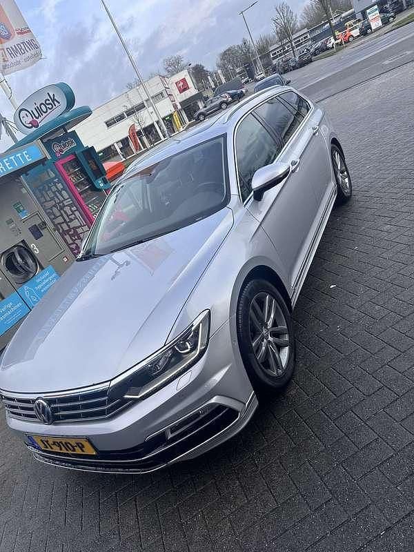 Grijs Occasion 2016 VW Passat S Stationwagen | € 14.000 (Iets duurder) - Afbeelding 1/4