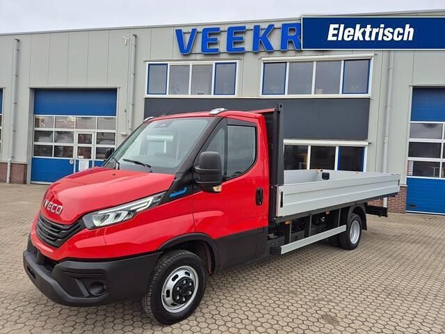 Rood Nieuw 2025 Iveco Daily Van | € 76.950 - Afbeelding 1/4