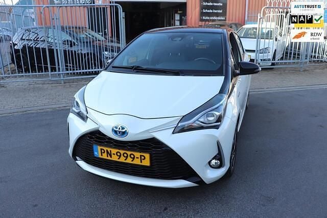 Wit Gebruikt 2017 Toyota Yaris Hatchback | € 15.000 (Eerlijke prijs) - Afbeelding 1/4