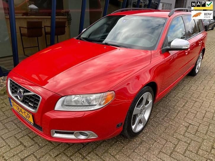 Rood Occasion 2010 Volvo V70 R-Design Stationwagen | € 11.945 (Eerlijke prijs) - Afbeelding 1/4