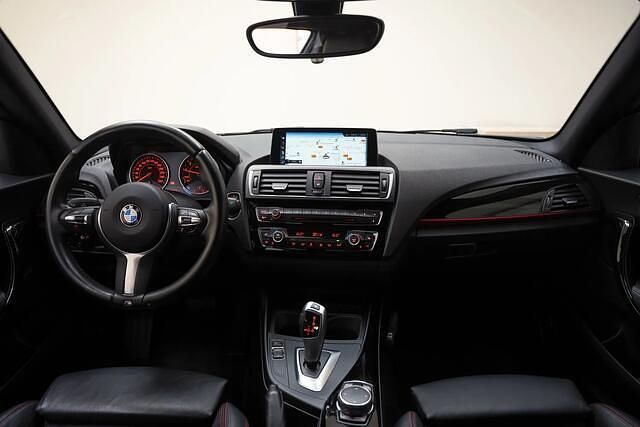 Occasion BMW 118 Executive 136 PK (100 kW) 2016 Zwart Hatchback