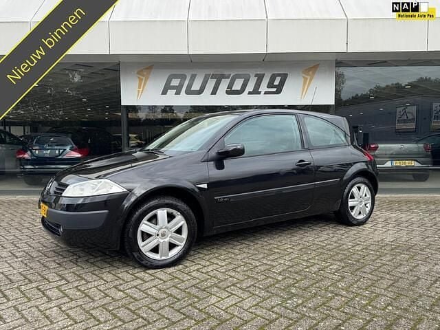 Zwart Gebruikt 2005 Renault Mégane II Dynamique Hatchback | € 2.419 (Duur) - Afbeelding 1/3