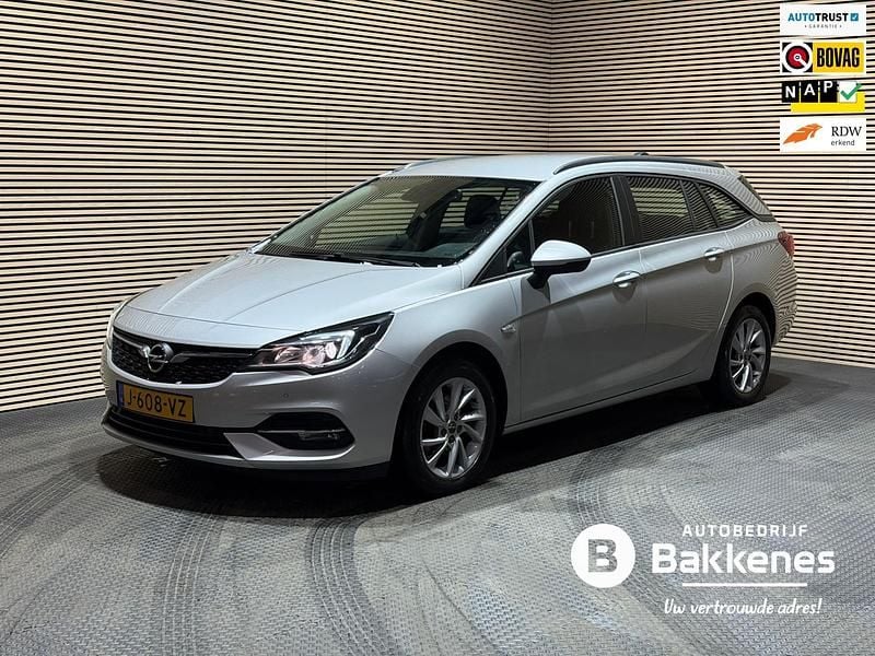 Grijs Occasion 2020 Opel Astra Edition Stationwagen | € 10.945 (Goede deal) - Afbeelding 1/4