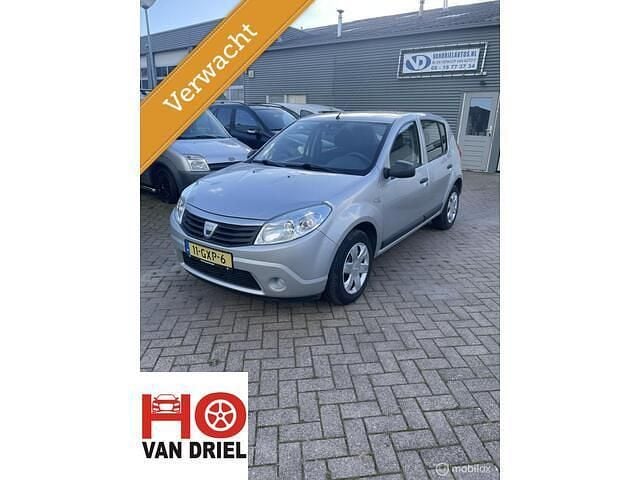 Grijs Occasion 2008 Dacia Sandero Ambiance Hatchback | € 2.350 (Eerlijke prijs) - Afbeelding 1/4