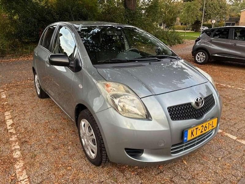Occasion Toyota Yaris Cool 87 PK (63 kW) 2009 Zilver Hatchback