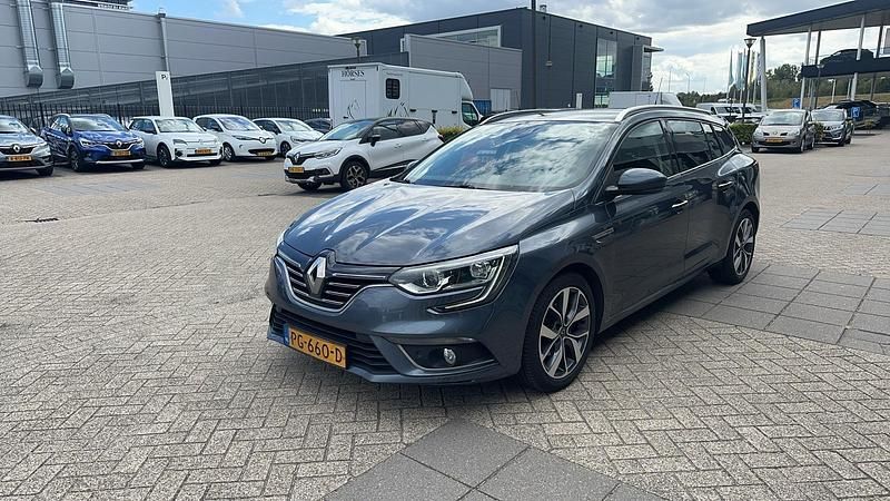 Grijs Gebruikt 2017 Renault Mégane GrandTour Bose Edition Stationwagen | € 11.940 (Goede deal) - Afbeelding 1/3