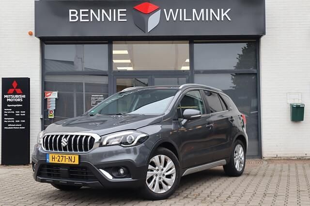 Grijs Gebruikt 2020 Suzuki SX4 S-Cross SUV | € 21.650 (Eerlijke prijs) - Afbeelding 1/4