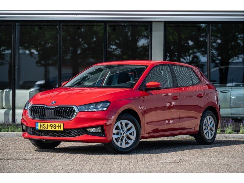 Rood Gebruikt 2024 Skoda Fabia Selection Hatchback | € 22.900 (Eerlijke prijs) - Afbeelding 1/4