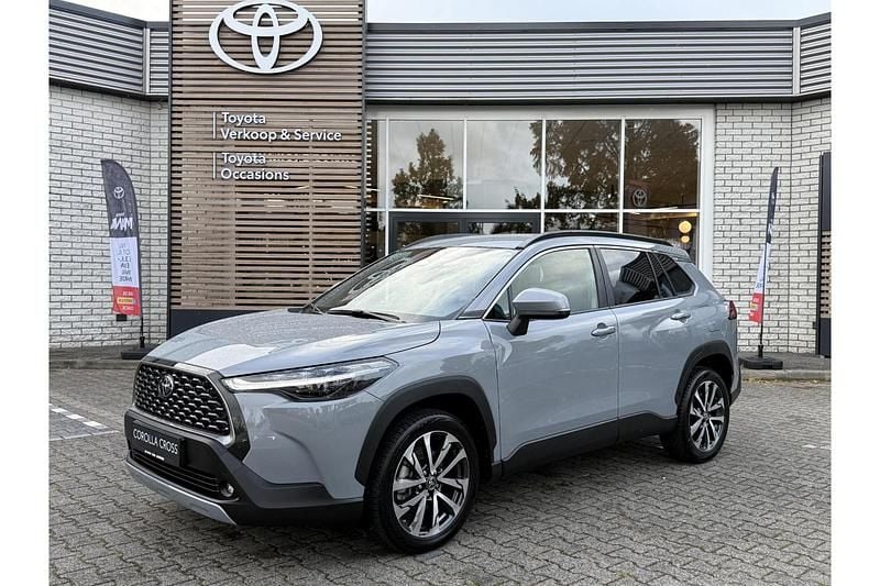 Grijs Gebruikt 2025 Toyota Corolla Cross Style SUV | € 37.999 (Eerlijke prijs) - Afbeelding 1/1