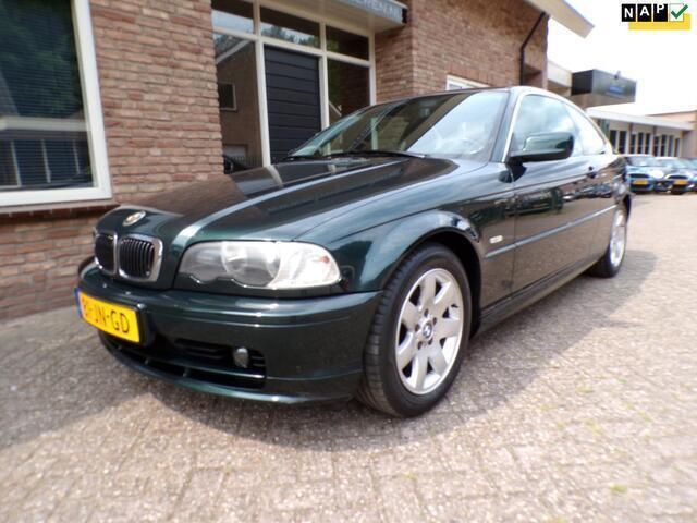 Groen, metallic lak Gebruikt 2002 BMW 318 Executive Coupé | € 4.950 (Duur) - Afbeelding 1/4