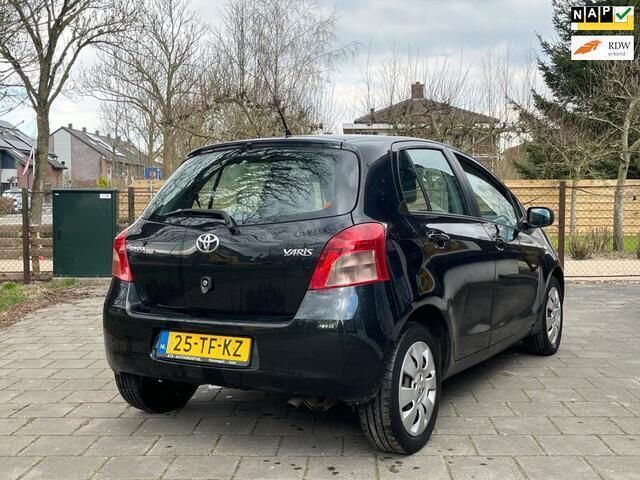 Zwart Gebruikt 2006 Toyota Yaris Sol Hatchback | € 3.890 (Eerlijke prijs) - Afbeelding 1/4