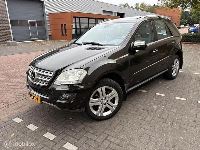 Bruin Gebruikt 2010 Mercedes 350 SUV | € 11.745 (Goede deal) - Afbeelding 1/4