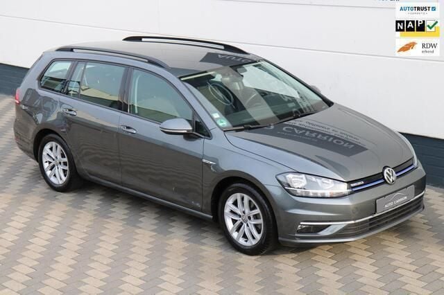 Grijs, metallic lak Gebruikt 2019 VW Golf VII Stationwagen | € 18.445 (Eerlijke prijs) - Afbeelding 1/4