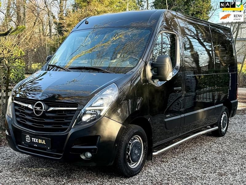 Zwart Occasion 2020 Opel Movano Van | € 13.900 (Eerlijke prijs) - Afbeelding 1/4