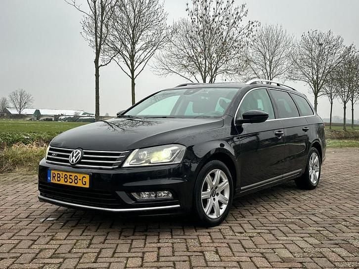 Zwart Occasion 2014 VW Passat R-line Stationwagen | € 7.750 (Eerlijke prijs) - Afbeelding 1/4