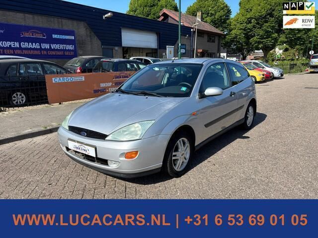 Grijs Gebruikt 1999 Ford Focus Trend Hatchback | € 1.095 (Eerlijke prijs) - Afbeelding 1/4