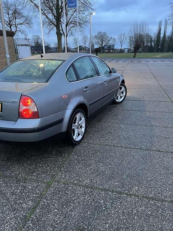 Occasion VW Passat Trendline 116 PK (85 kW) 2001 Goud Sedan