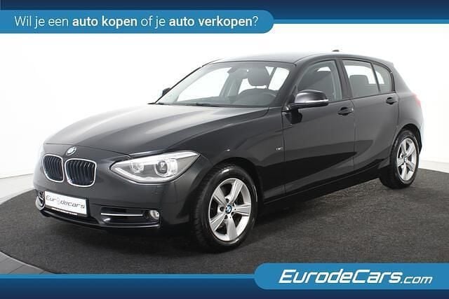 Zwart Gebruikt 2013 BMW 118 Sport Line Hatchback | € 8.400 (Goede deal) - Afbeelding 1/4