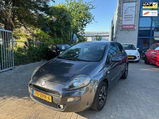Grijs Gebruikt 2012 Fiat Punto Evo Hatchback | € 3.749 (Eerlijke prijs) - Afbeelding 1/4
