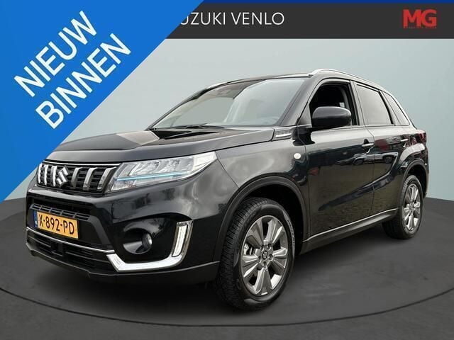Zwart Gebruikt 2024 Suzuki Vitara SUV | € 25.950 (Eerlijke prijs) - Afbeelding 1/4