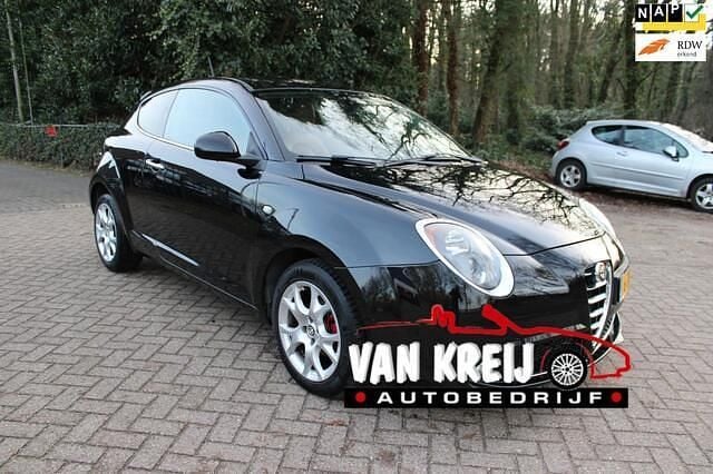 Zwart Occasion 2015 Alfa Romeo MiTo Distinctive Hatchback | € 6.650 (Eerlijke prijs) - Afbeelding 1/4