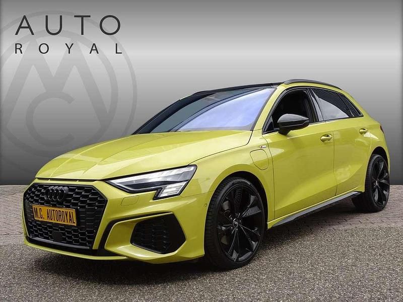 Geel Gebruikt 2021 Audi A3 Sportback e-tron Competition Sedan | € 29.995 (Eerlijke prijs) - Afbeelding 1/4