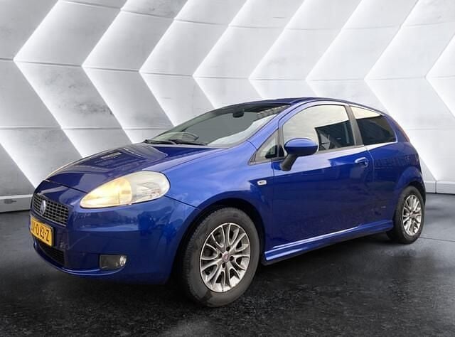 Blauw Gebruikt 2007 Fiat Grande Punto Dynamic Hatchback | € 1.940 (Eerlijke prijs) - Afbeelding 1/4