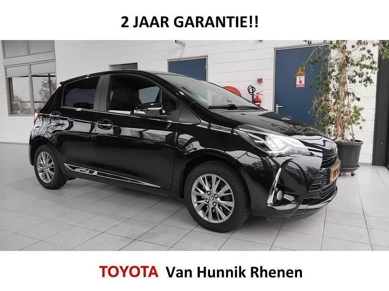 Zwart Occasion 2017 Toyota Yaris Executive Hatchback | € 12.499 (Eerlijke prijs) - Afbeelding 1/4