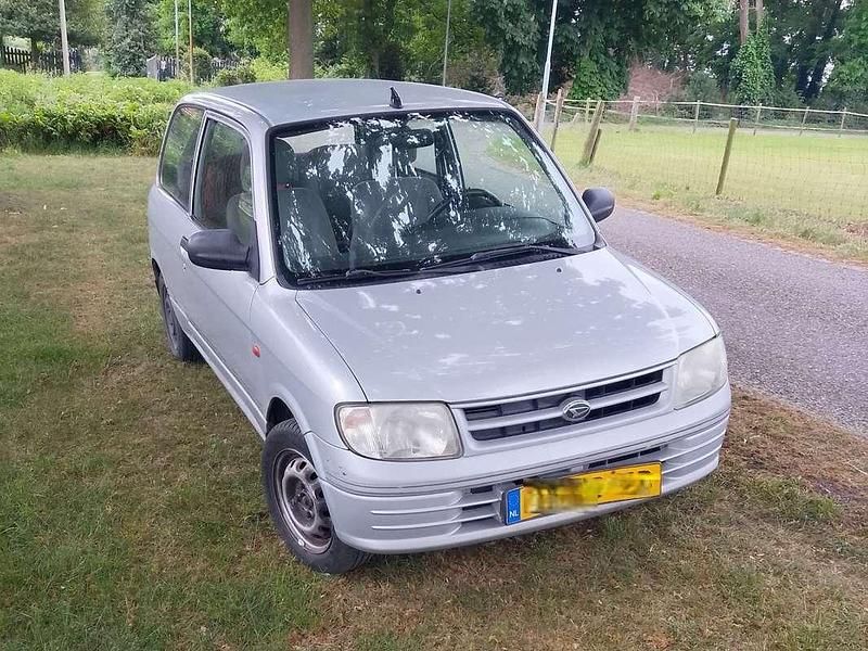 Grijs Occasion 1999 Daihatsu Cuore Hatchback | € 500 (Eerlijke prijs) - Afbeelding 1/4