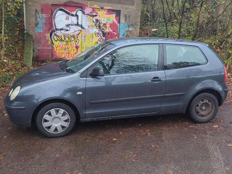 Grijs Gebruikt 2002 VW Polo Hatchback | € 700 (Goede deal) - Afbeelding 1/4