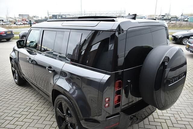 Nieuw Land Rover Defender HSE Dynamic 245 PK (180 kW) 2025 Grijs SUV