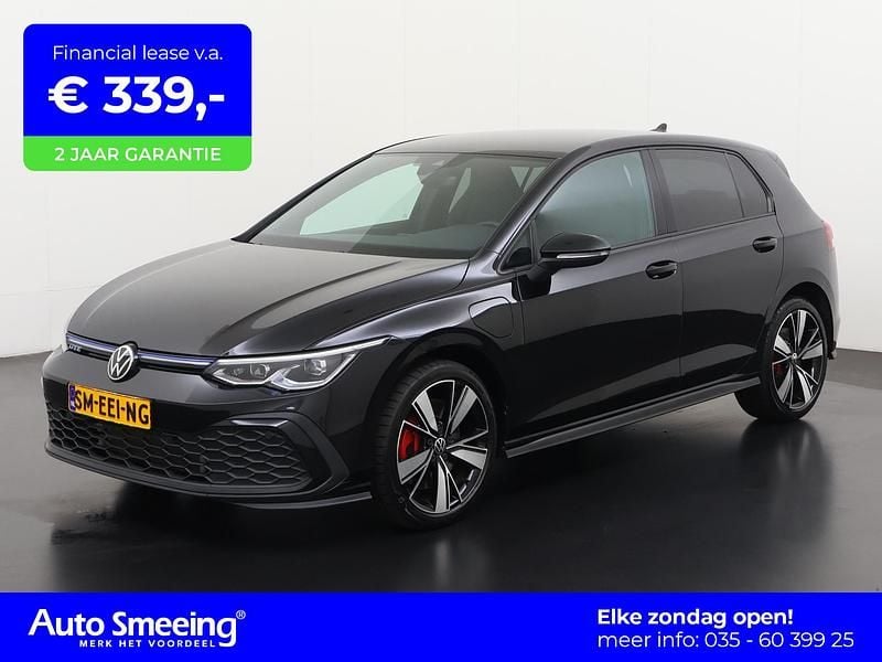 Deep black pearl effect (2t2t) Gebruikt 2022 VW Golf VIII GTE Hatchback | € 26.945 (Eerlijke prijs) - Afbeelding 1/4